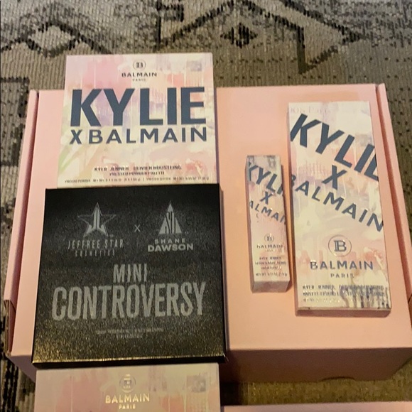 Kylie Cosmetics x Balmain Limited Edition Bundle - Picture 8 of 8